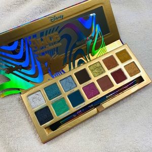 BRAND NEW, NEVER USED DISNEY ALICE IN WONDERLAND EYESHADOW PALETTE